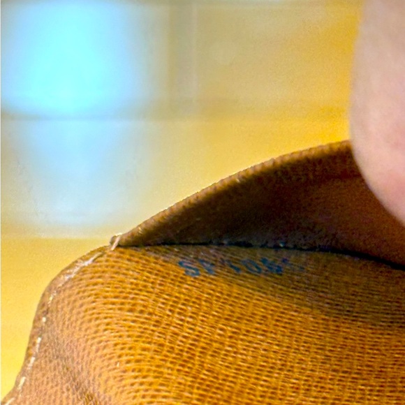 Used LV compact wallet
Authentic
Used but still lots of life in it - Picture 11 of 11